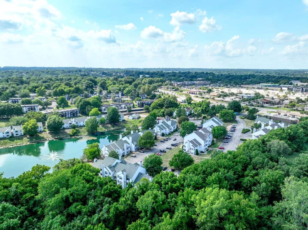 Woodlake Village is in a prime suburban location less than half a mile from Independence Center, one of Kansas City's only fully enclosed shopping malls, and seven miles from the Harry S. Truman Presidential Library & Museum.